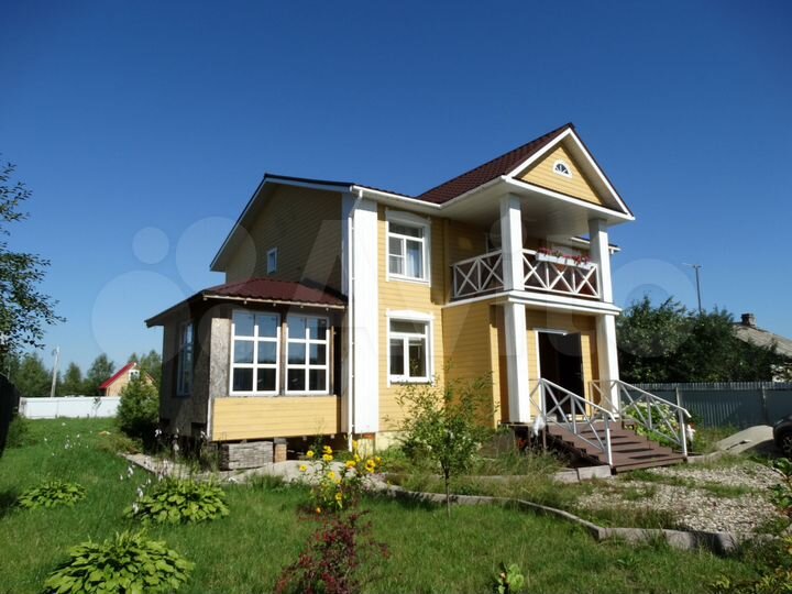 Дом 197,9 м² на участке 12,7 сот.