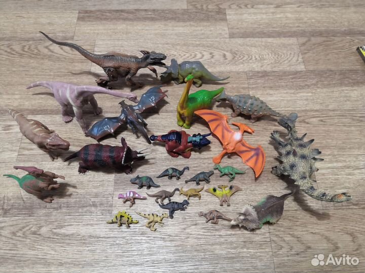 Фигурки динозавров