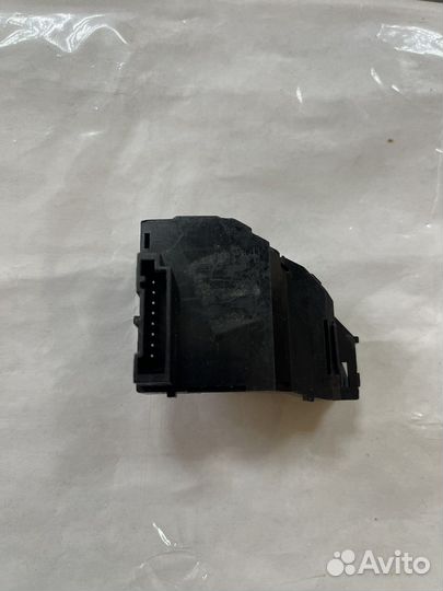 Многофункциональная кнопка рулевого колеса