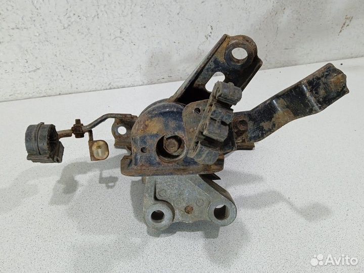 Подушка двигателя Тойота