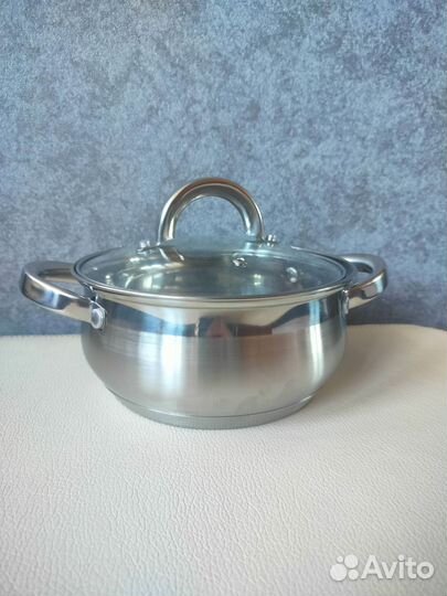 Кастрюля с крышкой новая
