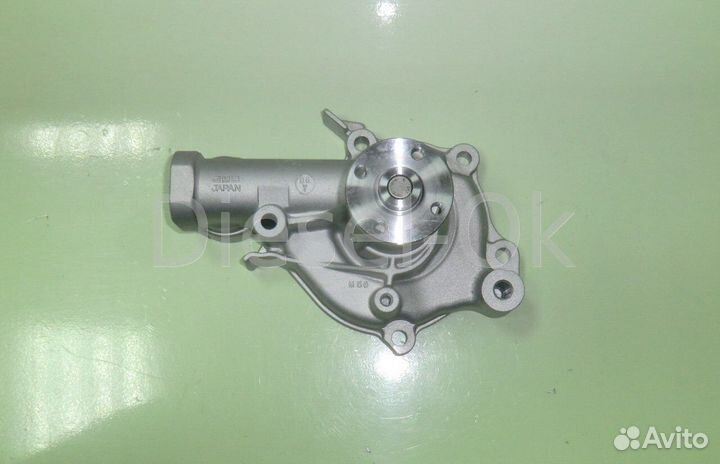 Помпа охлаждения 4D68 T MD971539 RVR