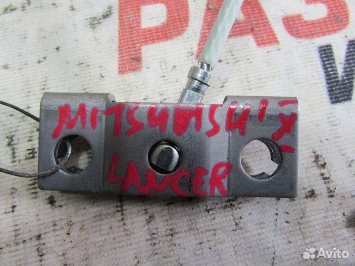 Трос стояночного тормоза центральный для Mitsubish