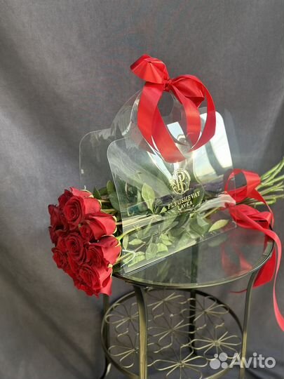 Букет роз в плайм переноске