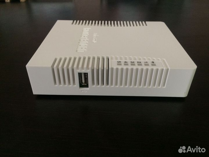 Роутер WiFi Мikrotik RB951Ui-2HnD