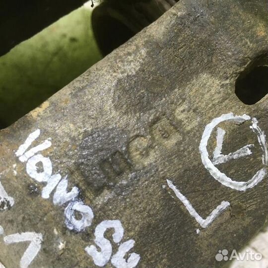 Суппорт передний левый Вольво C40