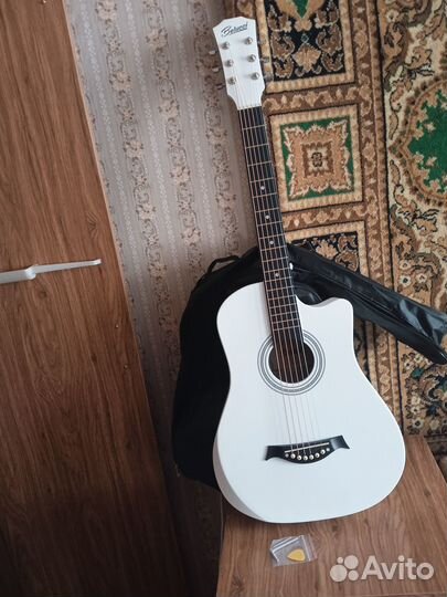 Акустическая гитара