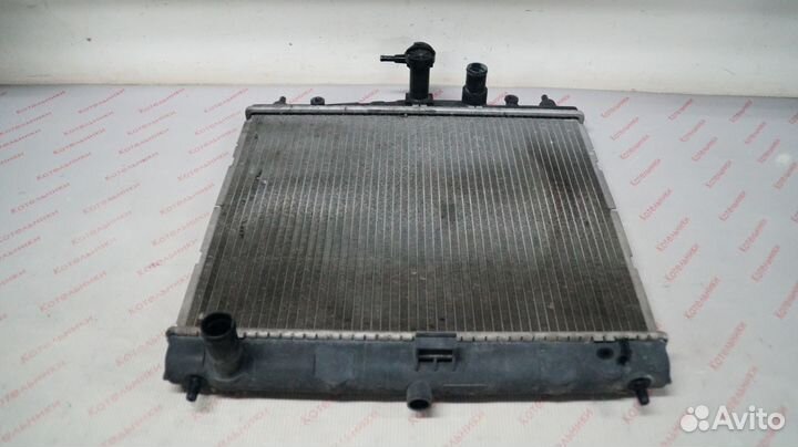 Nissan 21400-AX600 Радиатор охлаждения двигателя
