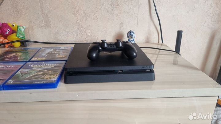 Sony PS4 slim