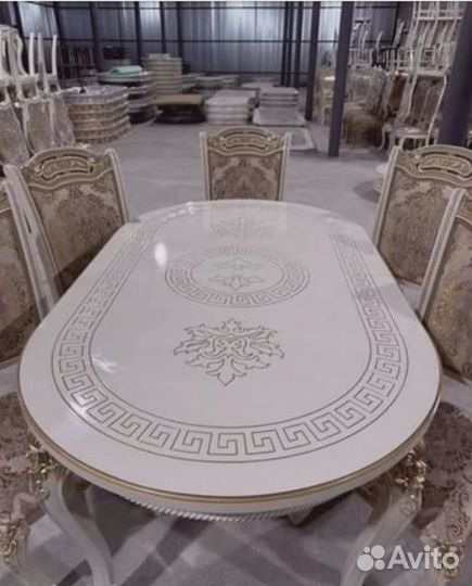 Кухонный стол со стульями на кухню