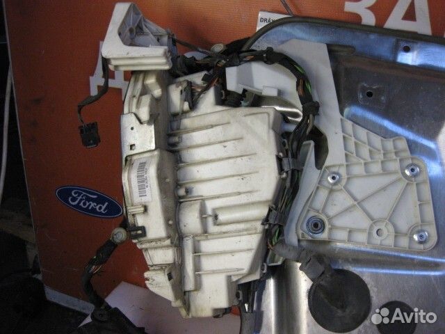 Прочие детали дверей переднее правое Mercedes-Benz