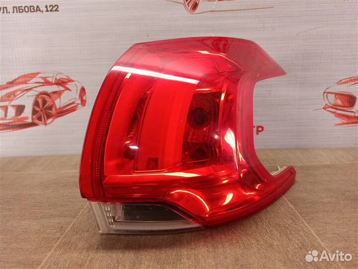 Фонарь правый Peugeot 2008 2013-2016