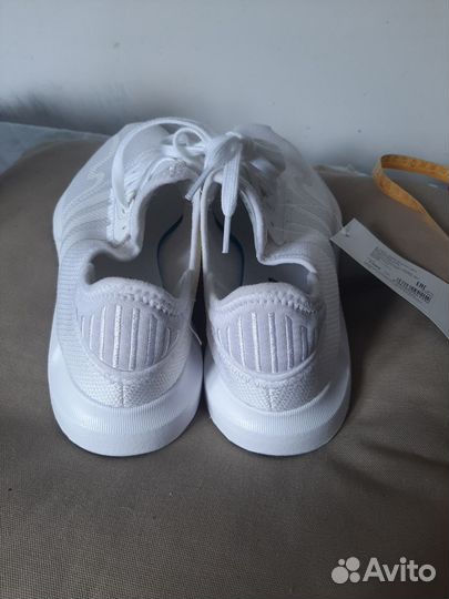 Кроссовки adidas 39