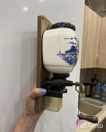 Кофемолка ручная старинная