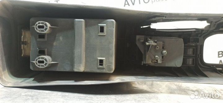 Консоль между сидениями (подлокотник) Toyota