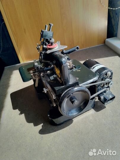 Швейная машинка оверлок