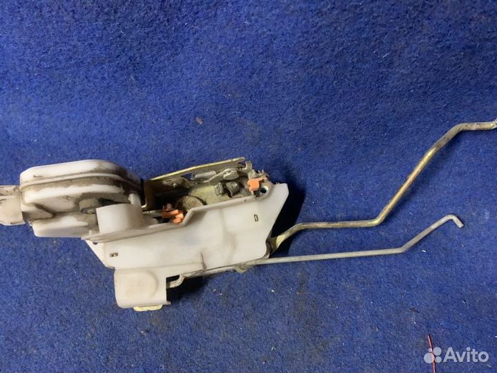 Замок боковой двери передний левый Mitsubishi