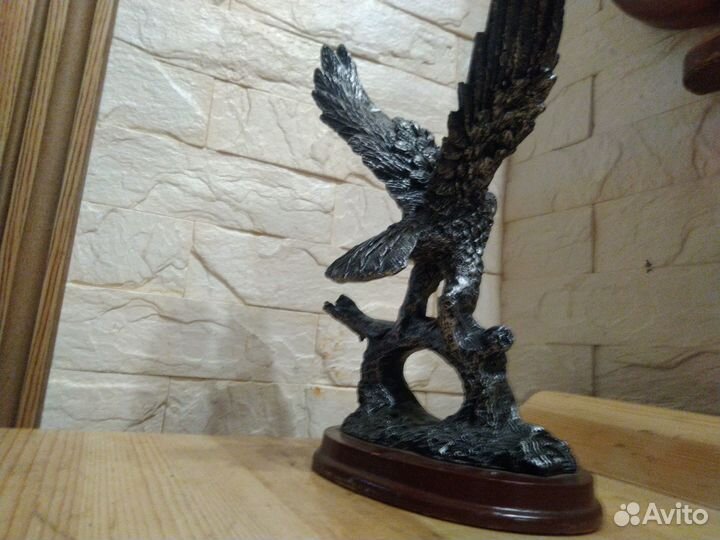 Фигурка орёл