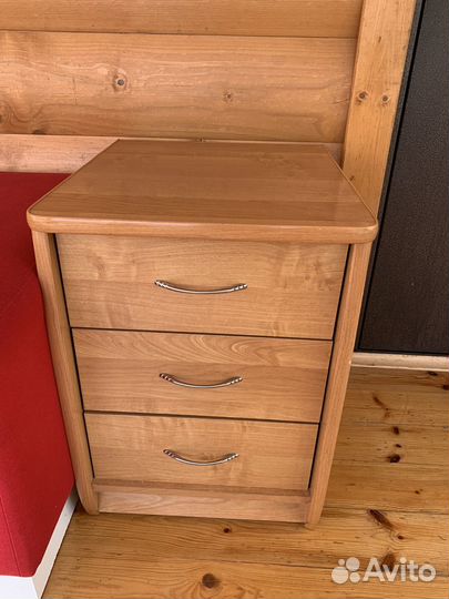 Тумба с выкатными ящиками