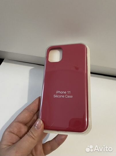 Чехол фуксия силиконовый на iPhone 11