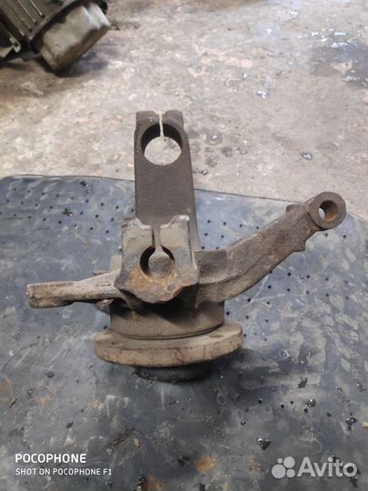 Правый поворотный кулак Renault Megan 2