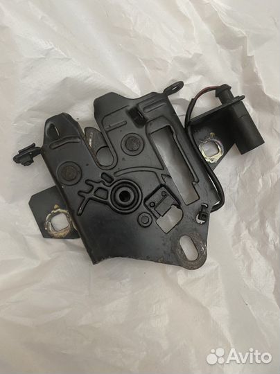 Замок для капота на skoda superb