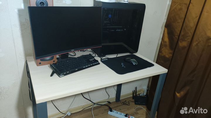 Компьютерный стол IKEA