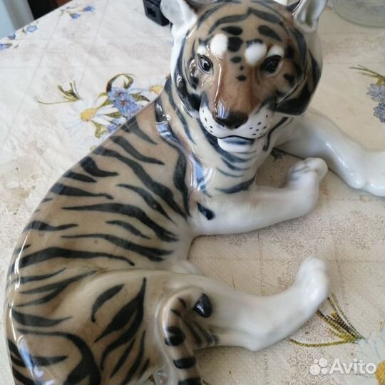 Статуэтка Тигр фарфор