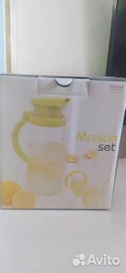 Кувшин со стаканами