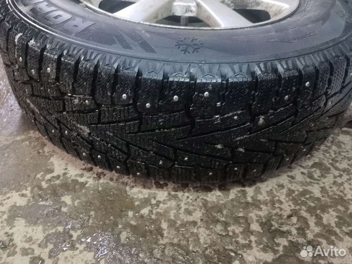 R16 Roadstone Winguard WinSpike 235/70, PCD 5x114.3 DIA 67