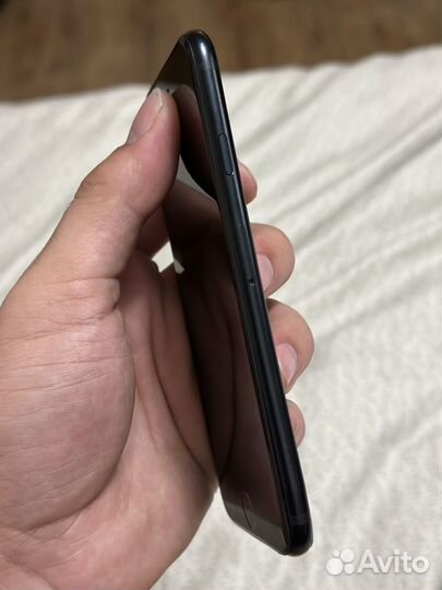 iPhone SE, 64 ГБ