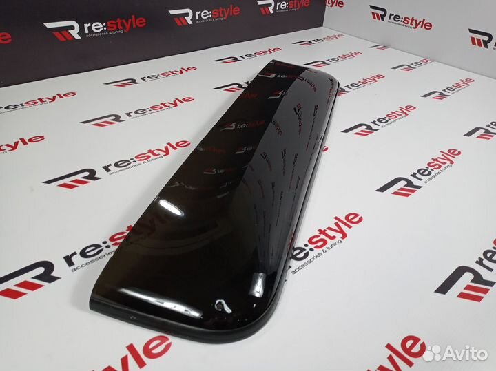 Дeфлектор люка Toyota Land Cruiser 200