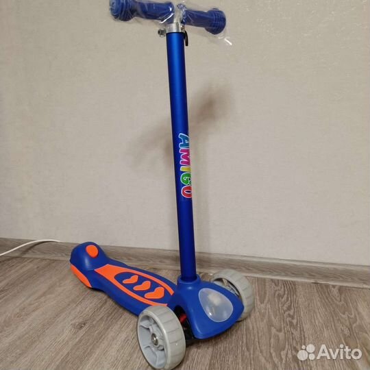 Самокат детский трехколесный новый