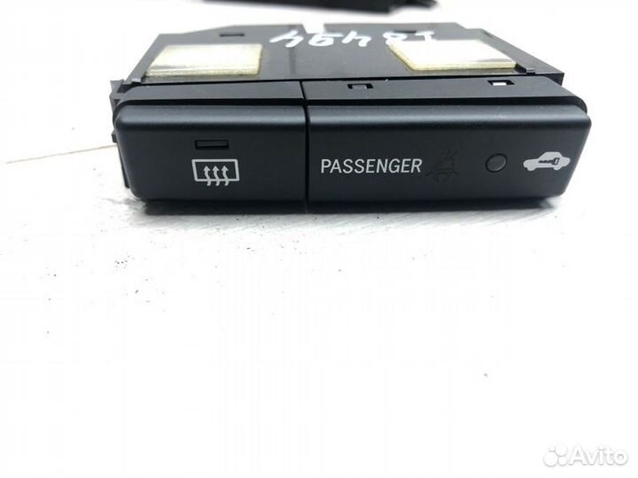 Кнопка обогрева заднего стекла Toyota Avensis