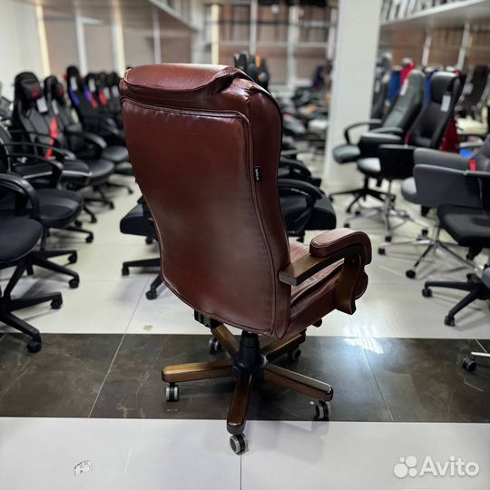 Офисное кресло