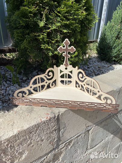 Угловой иконостас из натурального дерева