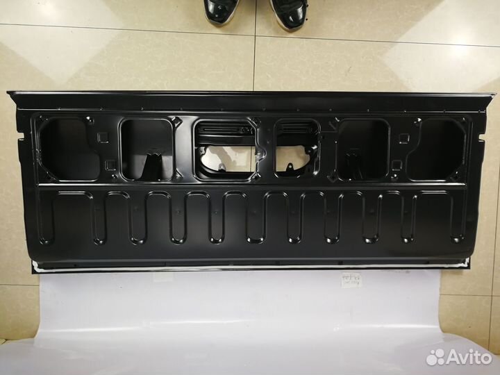 Крышка багажника Toyota Hilux 8 2015-2020