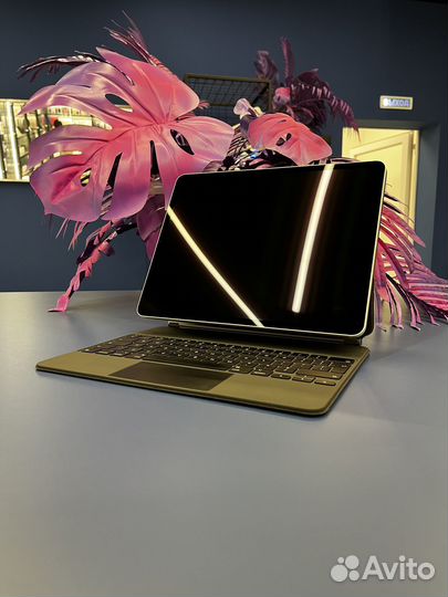 iPad PRO 12.9 M2 256 GB Wi-Fi + LTE Silver с клави