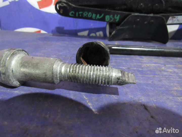 Домкрат для легкового автомобиля