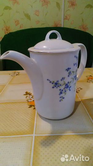 Кофейник фарфоровый