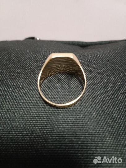 Мужской золотой перстень печатка