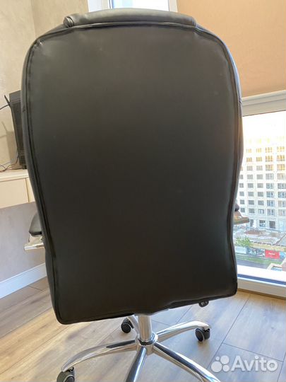 Офисное кресло