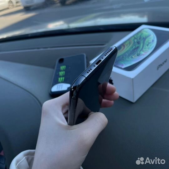 iPhone Xs, 64 ГБ