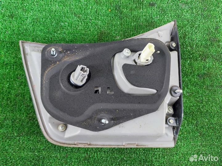 Фонарь задний внутренний левый Lexus RX400H 2007