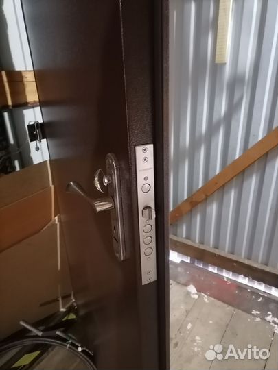 Дверь входная двухстворчатая бу