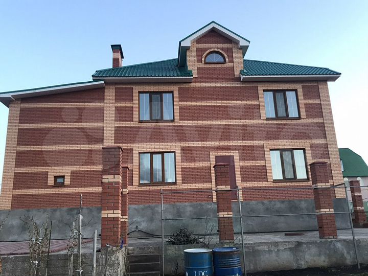 Дом 300 м² на участке 8 сот.