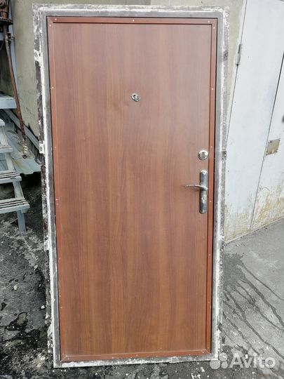 Металлическая дверь бу