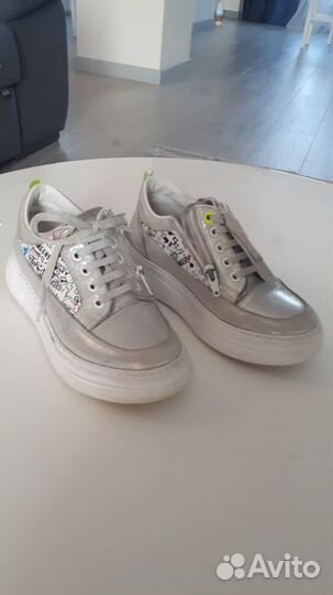 Кроссовки для девочки