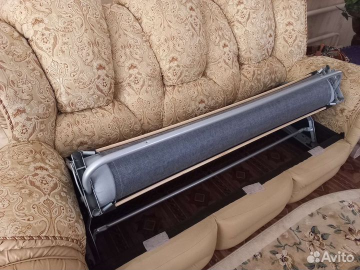 Кожаный диван и 2 кресла