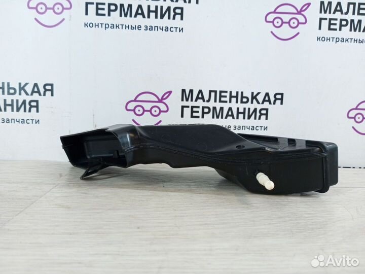 Водосток планки обтекателя (жабо) лев. BMW 8